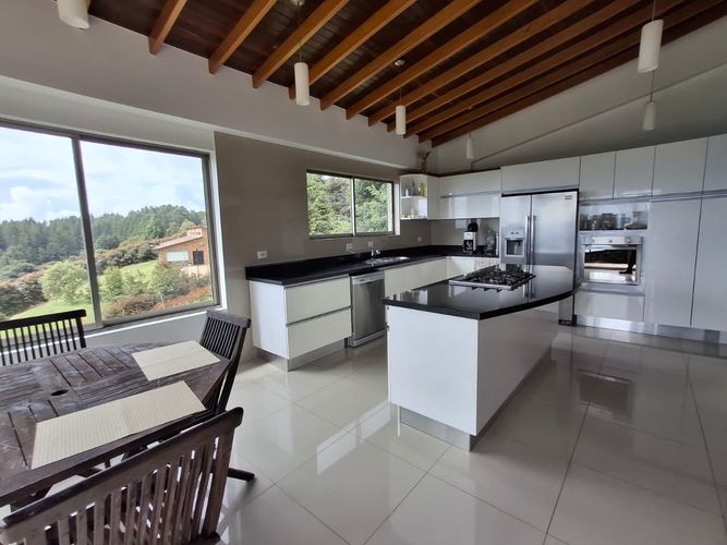 Casa de 6 alcobas en venta en Altos De Yerbabuena, La Calera, 336 m² · foto 17 de 24