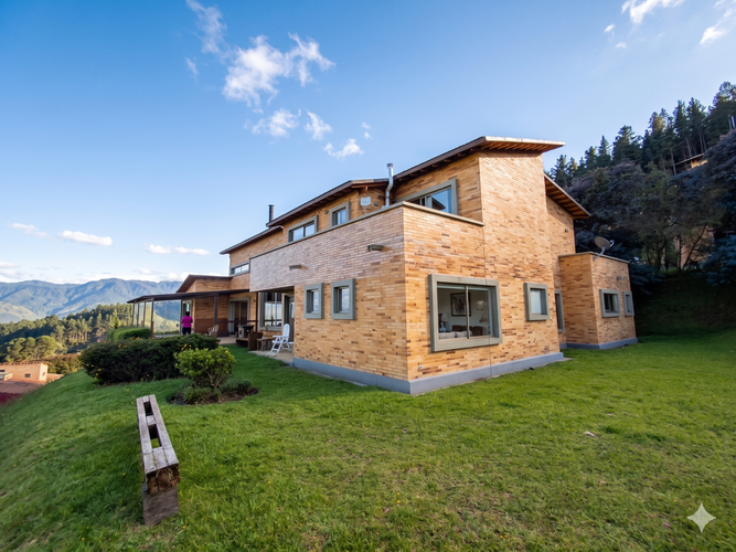 Casa de 6 alcobas en venta en Altos De Yerbabuena, La Calera, 336 m² · foto 2 de 24