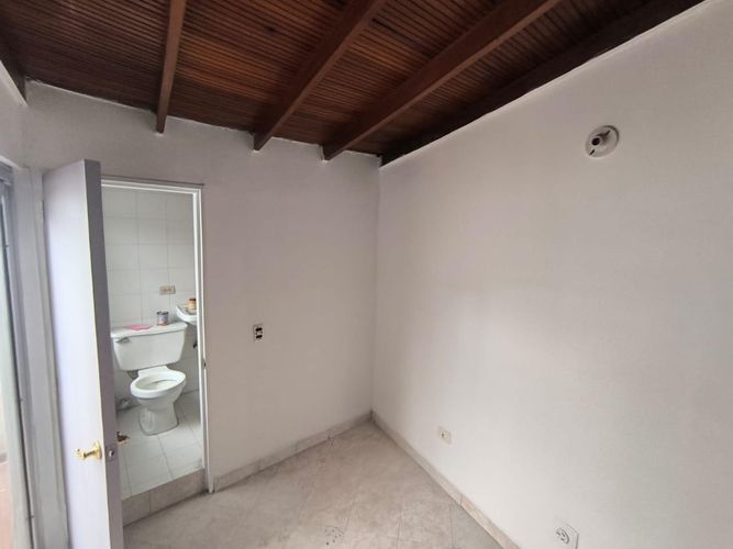 Casa de 5 alcobas en venta en Los Colores, Medellín, 237 m² · foto 23 de 24