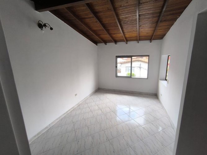 Casa de 5 alcobas en venta en Los Colores, Medellín, 237 m² · foto 16 de 24
