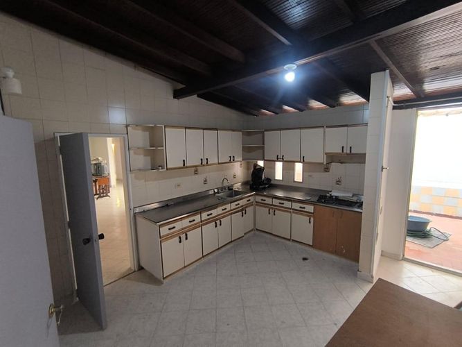 Casa de 5 alcobas en venta en Los Colores, Medellín, 237 m² · foto 10 de 24
