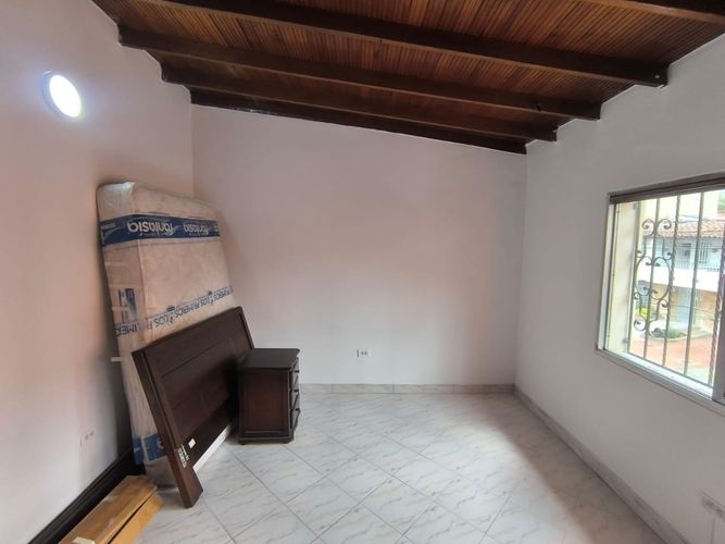 Casa de 5 alcobas en venta en Los Colores, Medellín, 237 m² · foto 17 de 24