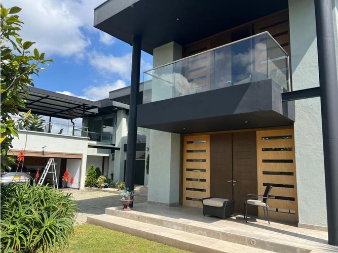 Casa de 3 alcobas en venta en El Porvenir, Medellín, 750 m² · foto 2 de 15