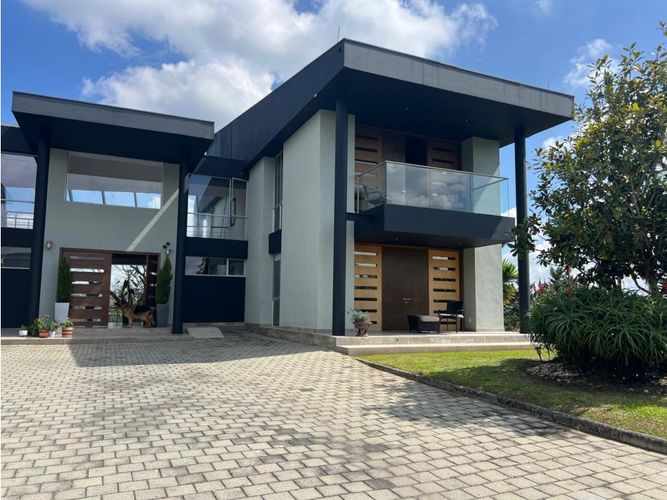 Casa de 3 alcobas en venta en El Porvenir, Medellín, 750 m² · foto 3 de 15