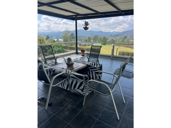 Casa de 3 alcobas en venta en El Porvenir, Medellín, 750 m² · foto 10 de 15