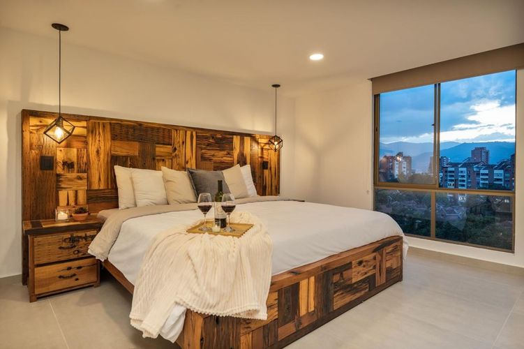 Apartamento de 3 alcobas en venta en El Poblado, Medellín, 195 m² · foto 4 de 19