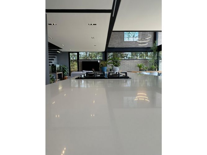 Casa de 4 alcobas en venta en Altos Del Escobero, Medellín, 400 m² · foto 2 de 24