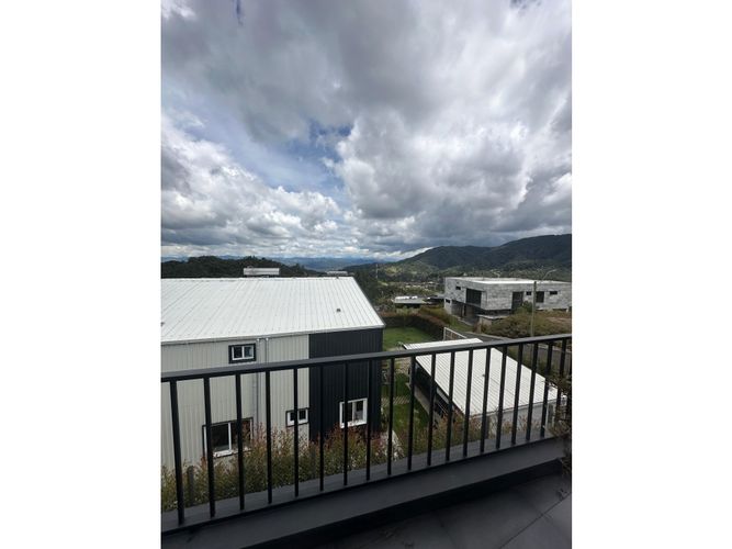 Casa de 4 alcobas en venta en Altos Del Escobero, Medellín, 400 m² · foto 7 de 24