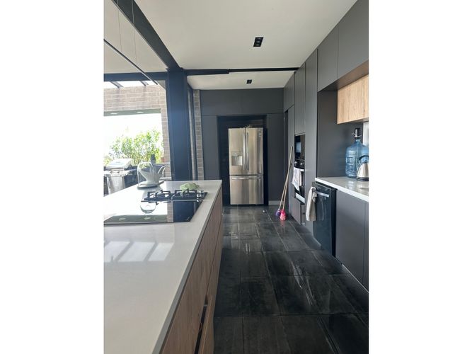 Casa de 4 alcobas en venta en Altos Del Escobero, Medellín, 400 m² · foto 8 de 24