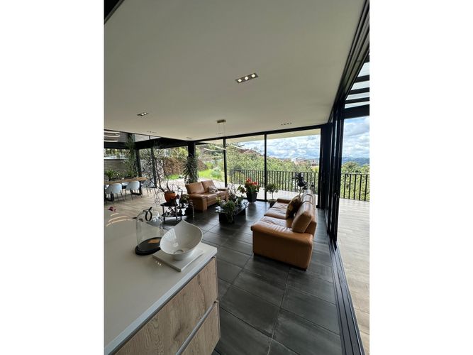Casa de 4 alcobas en venta en Altos Del Escobero, Medellín, 400 m² · foto 23 de 24