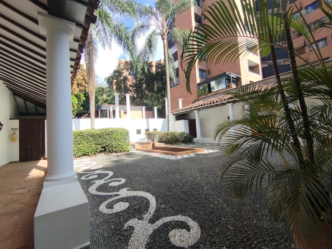 Apartamento en arriendo en El Poblado, Medellín · foto 3 de 20