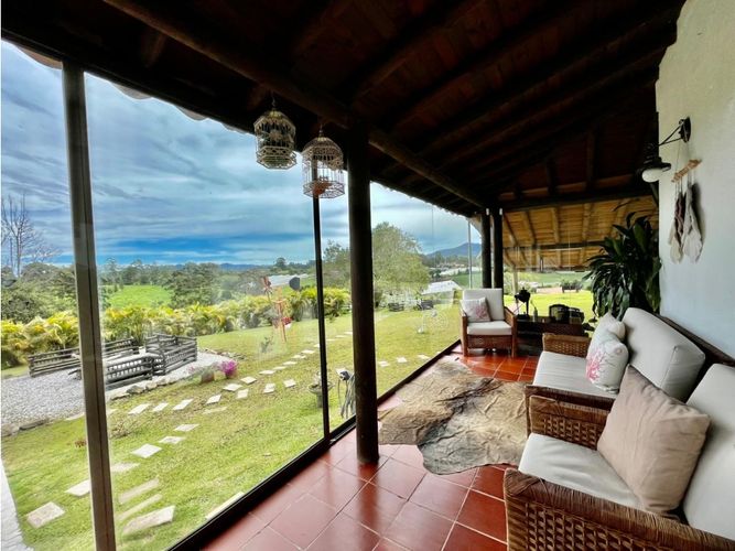 Finca en venta en Cristo Rey, El Carmen de Viboral, 1520 m² · foto 2 de 16