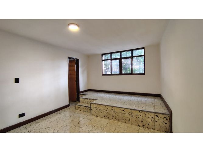 Casa de 5 alcobas en venta en Boston, Medellín, 182 m² · foto 3 de 20