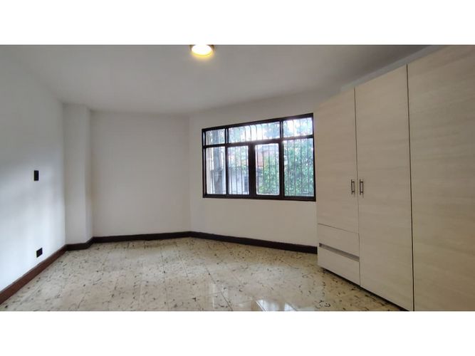 Casa de 5 alcobas en venta en Boston, Medellín, 182 m² · foto 5 de 20