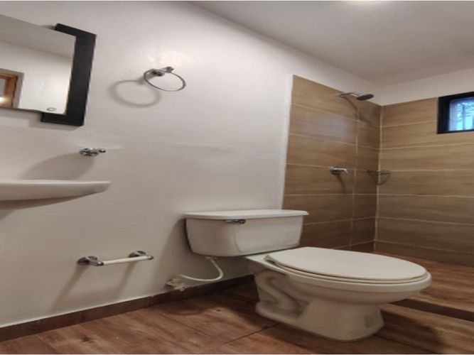 Casa de 5 alcobas en venta en Boston, Medellín, 182 m² · foto 10 de 20