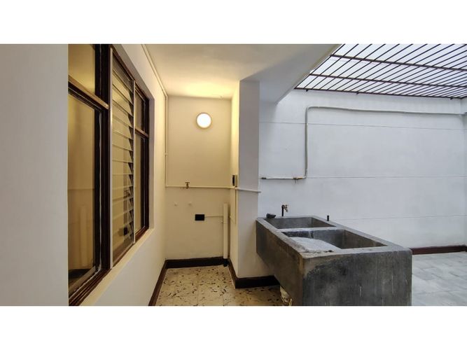 Casa de 5 alcobas en venta en Boston, Medellín, 182 m² · foto 17 de 20