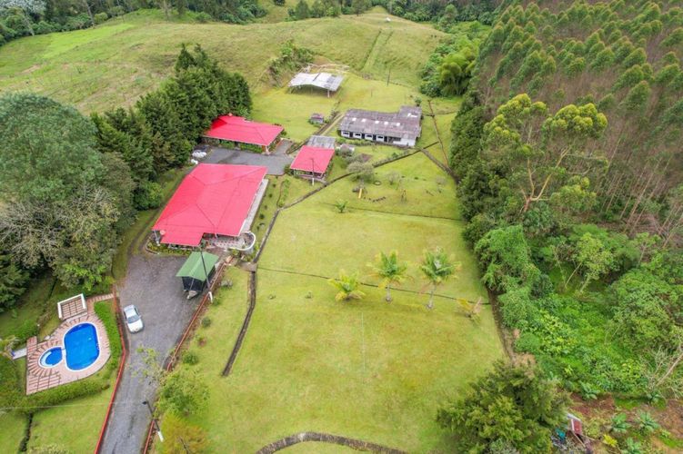 Finca en venta en Tribunas Corcega, Pereira, 500 m² · foto 2 de 24