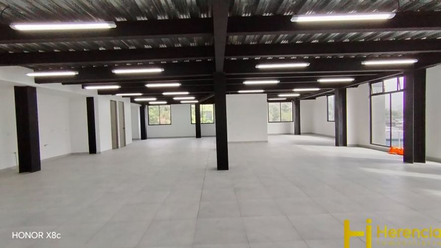 Bodega en arriendo en Tenche, Medellín, 207 m² · foto 2 de 9