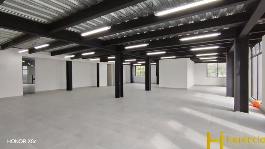 Bodega en arriendo en Tenche, Medellín, 207 m² · foto 3 de 9