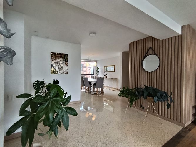 Apartamento de 3 alcobas en arriendo en El Poblado, Medellín, 195 m² · foto 2 de 20