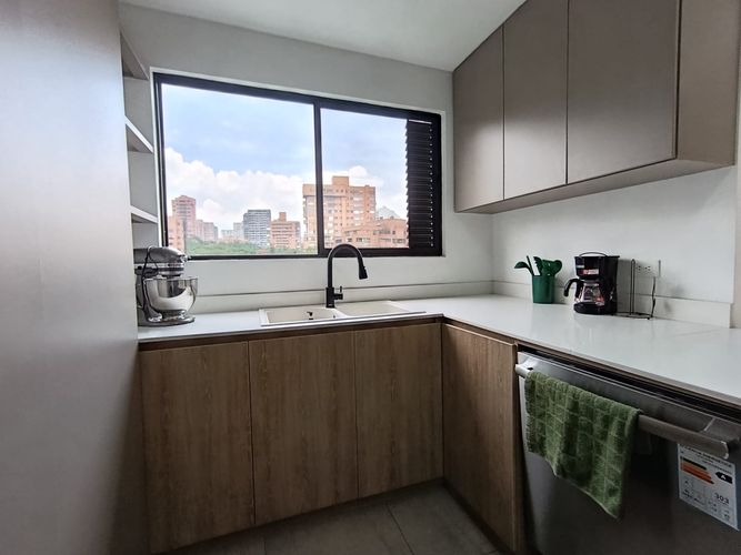 Apartamento de 3 alcobas en arriendo en El Poblado, Medellín, 195 m² · foto 6 de 20