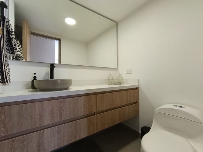 Apartamento de 3 alcobas en arriendo en El Poblado, Medellín, 195 m² · foto 14 de 20