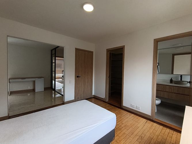 Apartamento de 3 alcobas en arriendo en El Poblado, Medellín, 195 m² · foto 17 de 20