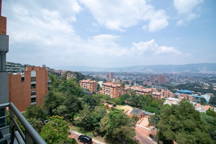 Apartamento de 3 alcobas en venta en Cerros De Niza, Bogotá, 192 m² · foto 2 de 24