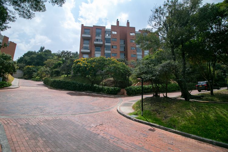 Apartamento de 3 alcobas en venta en Cerros De Niza, Bogotá, 192 m² · foto 3 de 24