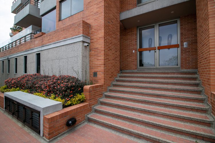 Apartamento de 3 alcobas en venta en Cerros De Niza, Bogotá, 192 m² · foto 5 de 24