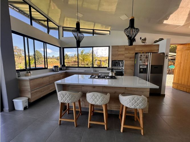 Finca en venta en El Carmen De Viboral, El Carmen de Viboral, 380 m² · foto 14 de 24