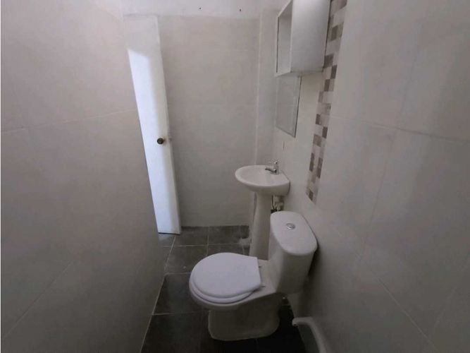 Apartamento de 5 alcobas en arriendo en Berlin, Medellín, 110 m² · foto 6 de 24