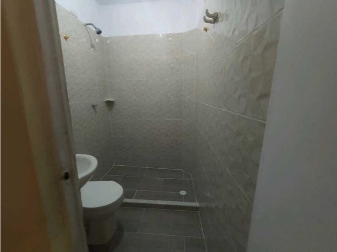 Apartamento de 5 alcobas en arriendo en Berlin, Medellín, 110 m² · foto 18 de 24