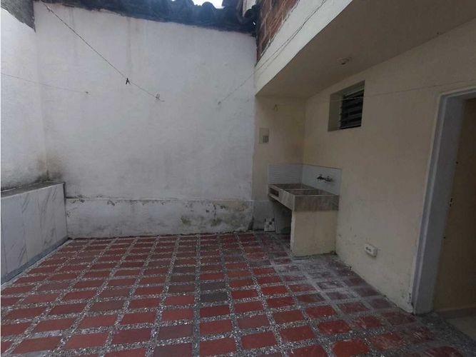 Apartamento de 5 alcobas en arriendo en Berlin, Medellín, 110 m² · foto 21 de 24