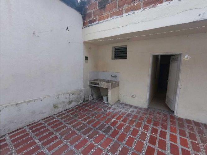 Apartamento de 5 alcobas en arriendo en Berlin, Medellín, 110 m² · foto 23 de 24