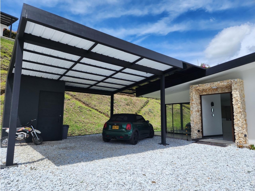 Casa Campestre en Arriendo en Rionegro