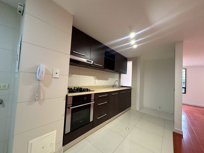 Apartamento de 2 alcobas en venta en Santa Barbara Central, Bogotá, 95 m² · foto 5 de 15