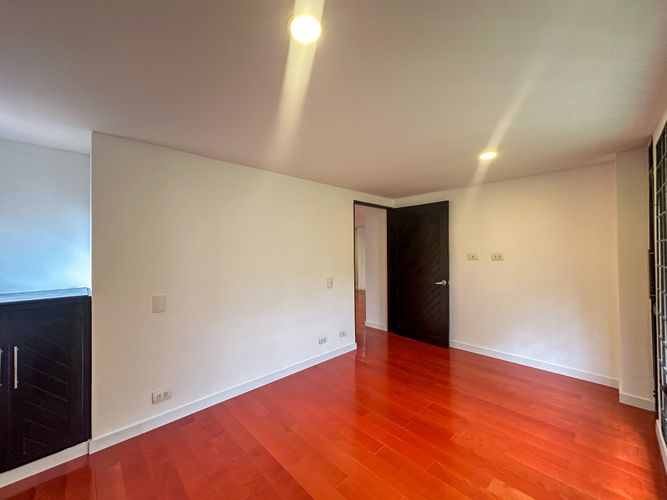 Apartamento de 2 alcobas en venta en Santa Barbara Central, Bogotá, 95 m² · foto 8 de 15