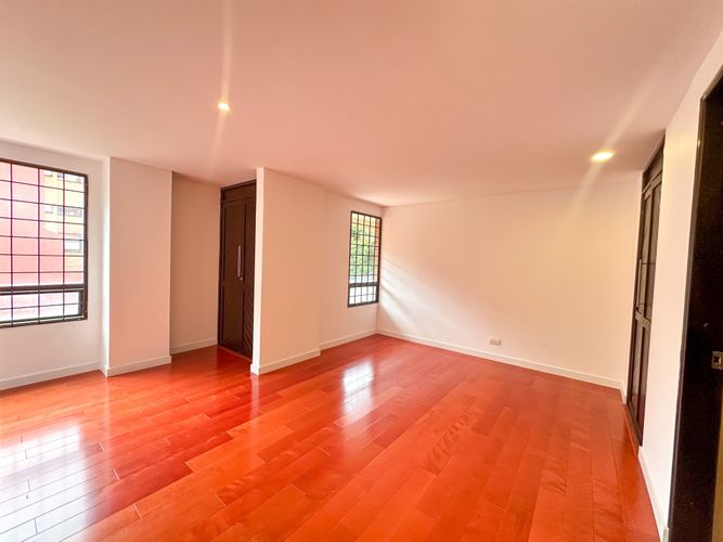 Apartamento de 2 alcobas en venta en Santa Barbara Central, Bogotá, 95 m² · foto 10 de 15