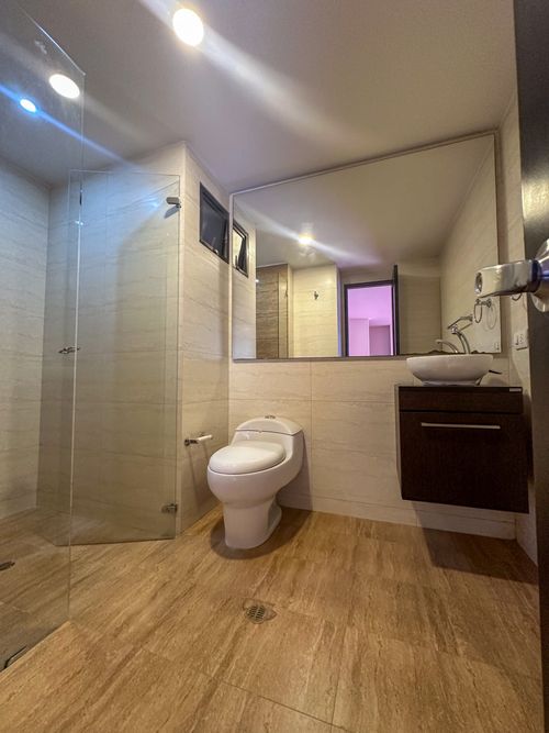 Apartamento de 2 alcobas en venta en Santa Barbara Central, Bogotá, 95 m² · foto 14 de 15