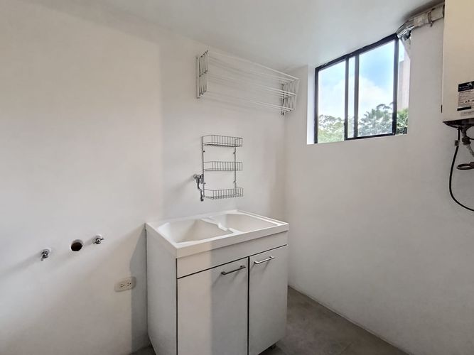 Apartamento de 3 alcobas en arriendo en El Poblado, Medellín, 129 m² · foto 12 de 20