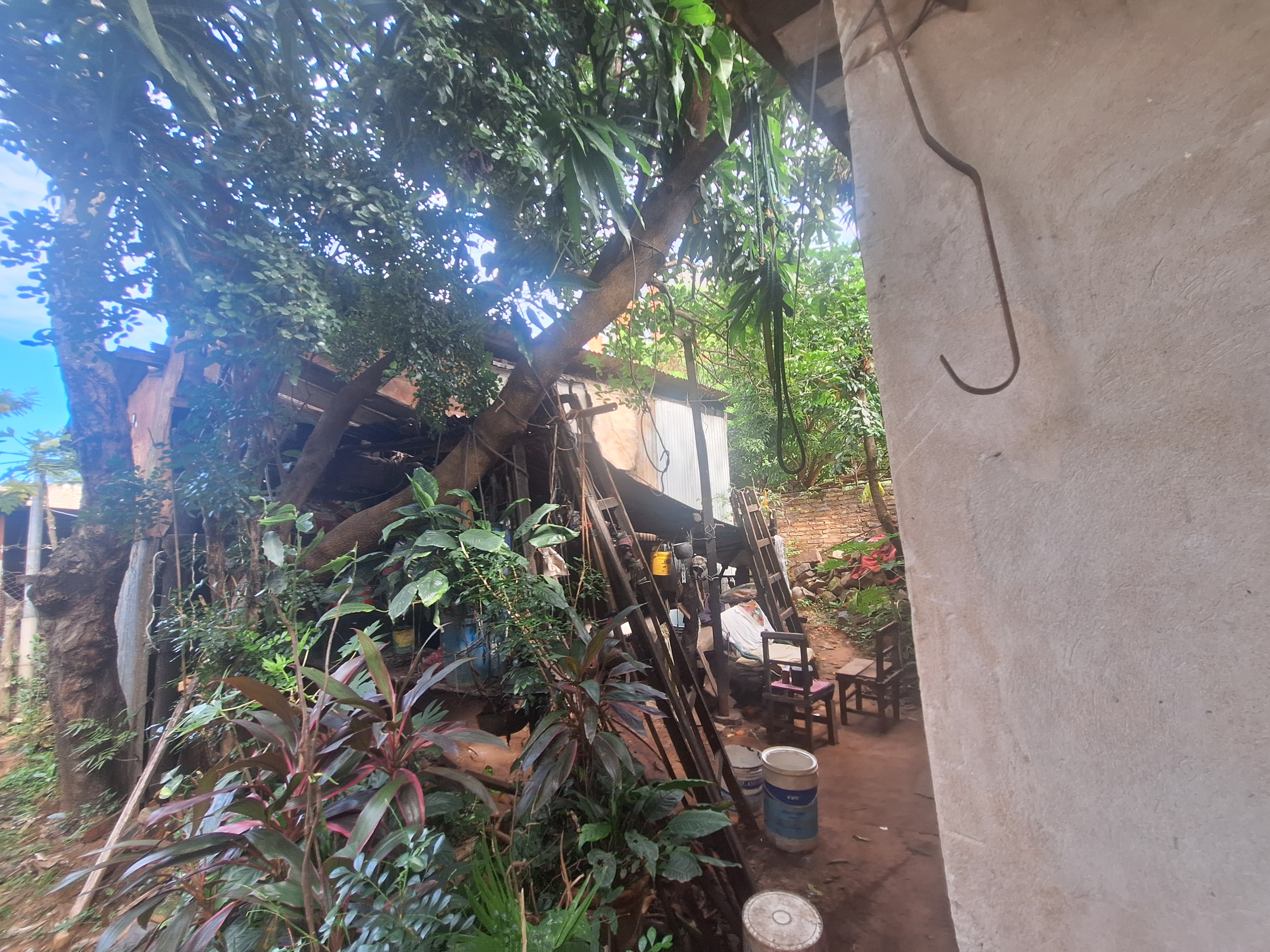 VENDO TERRENO EN BO. MBOCAYATY!!! ZONA CONDOMINIO LA TRINIDAD 6 — foto 3