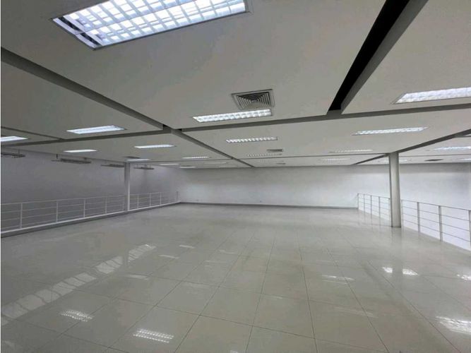 Local en arriendo en El Bosque, Cali, 450 m² · foto 13 de 24