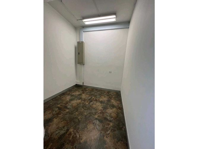 Local en arriendo en El Bosque, Cali, 450 m² · foto 18 de 24