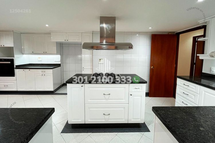 Apartamento de 3 alcobas en arriendo en Los Parra, Medellín, 256 m² · foto 11 de 24