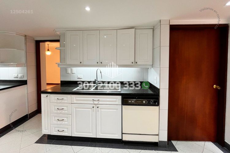 Apartamento de 3 alcobas en arriendo en Los Parra, Medellín, 256 m² · foto 12 de 24