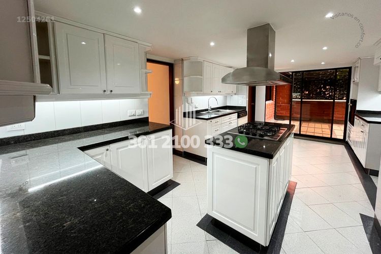 Apartamento de 3 alcobas en arriendo en Los Parra, Medellín, 256 m² · foto 13 de 24