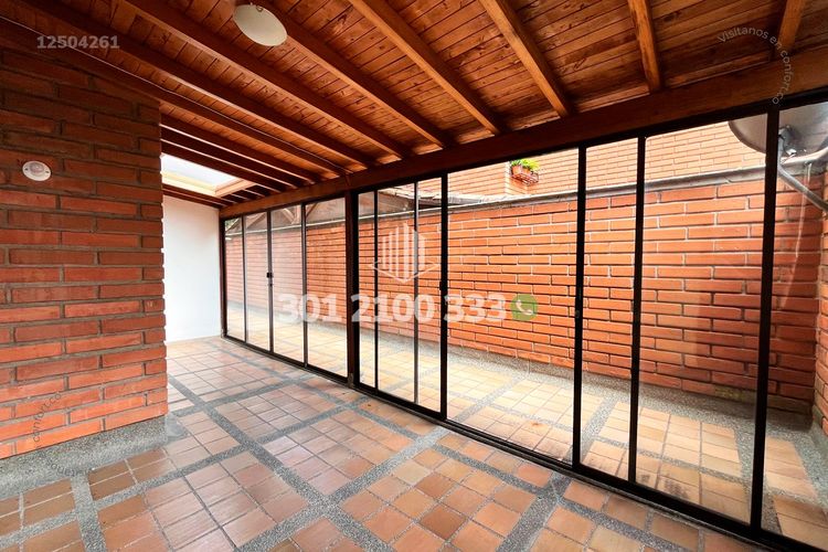 Apartamento de 3 alcobas en arriendo en Los Parra, Medellín, 256 m² · foto 20 de 24