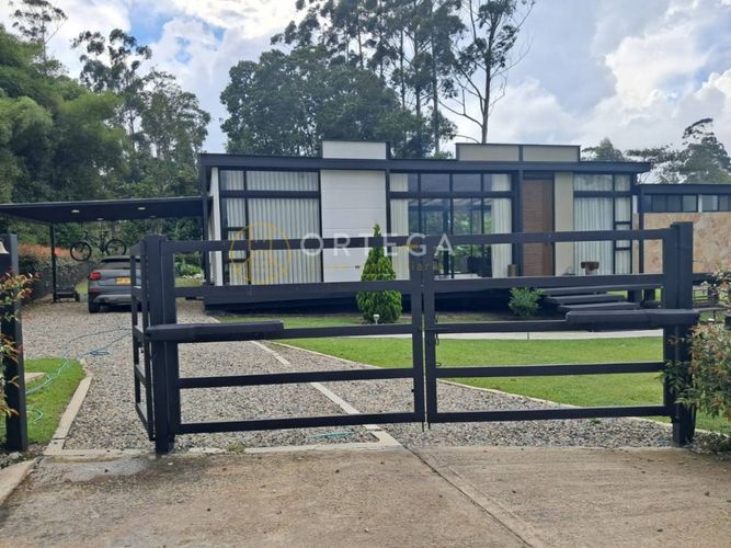Casa de 3 alcobas en venta en Mesa De Los Santos, Piedecuesta, 190 m² · foto 2 de 24