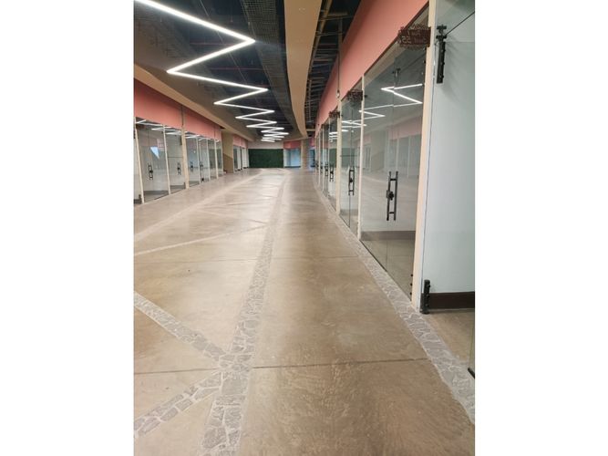Local en arriendo en Colina Versalles, Girón, 28 m² · foto 2 de 10